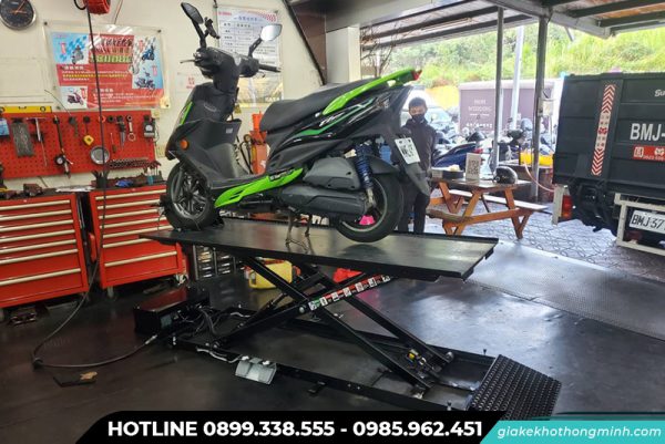 Bàn nâng xe máy thủy lực