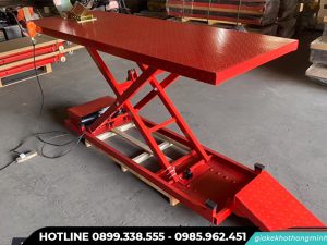 Bàn nâng xe máy thủy lực