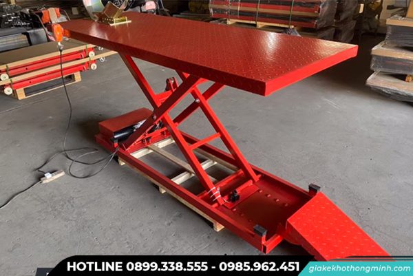 Bàn nâng xe máy thủy lực