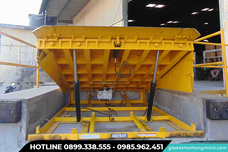 Sàn nâng sử dụng 2 xi lanh