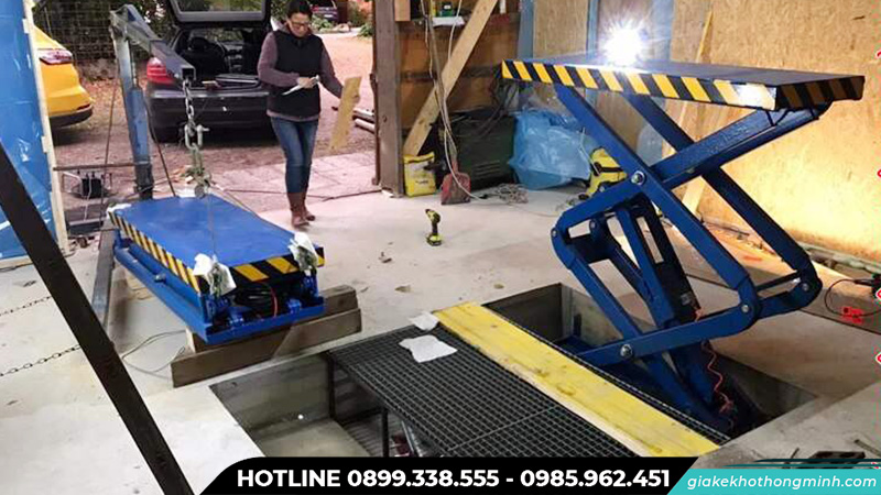 Bàn giao bàn nâng thủy lực