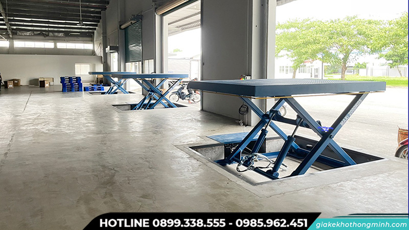 Bàn nâng thủy lực âm nền số lượng lớn