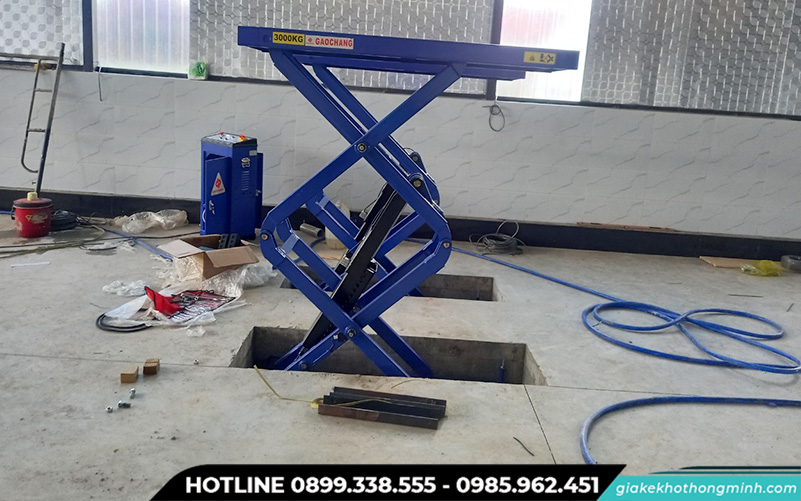 Lắp đặt bàn nâng thủy lực âm nền